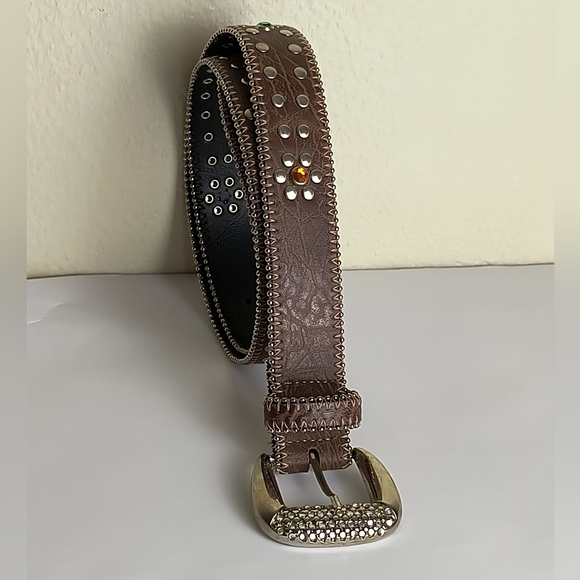 unbranded Accessories - Elegant Brown Leather Belt with Studded Accents